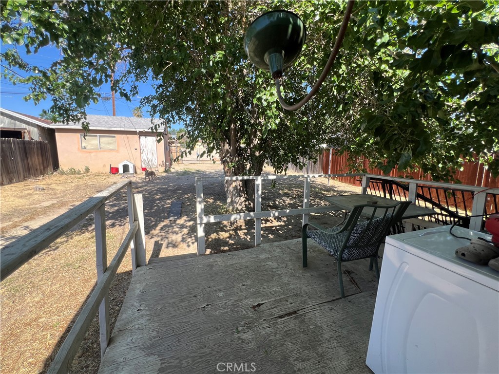 https://media.crmls.org/medias/72d9aeb9-60d2-488b-867d-83274ba9a6d5.jpg?preset=X-Large