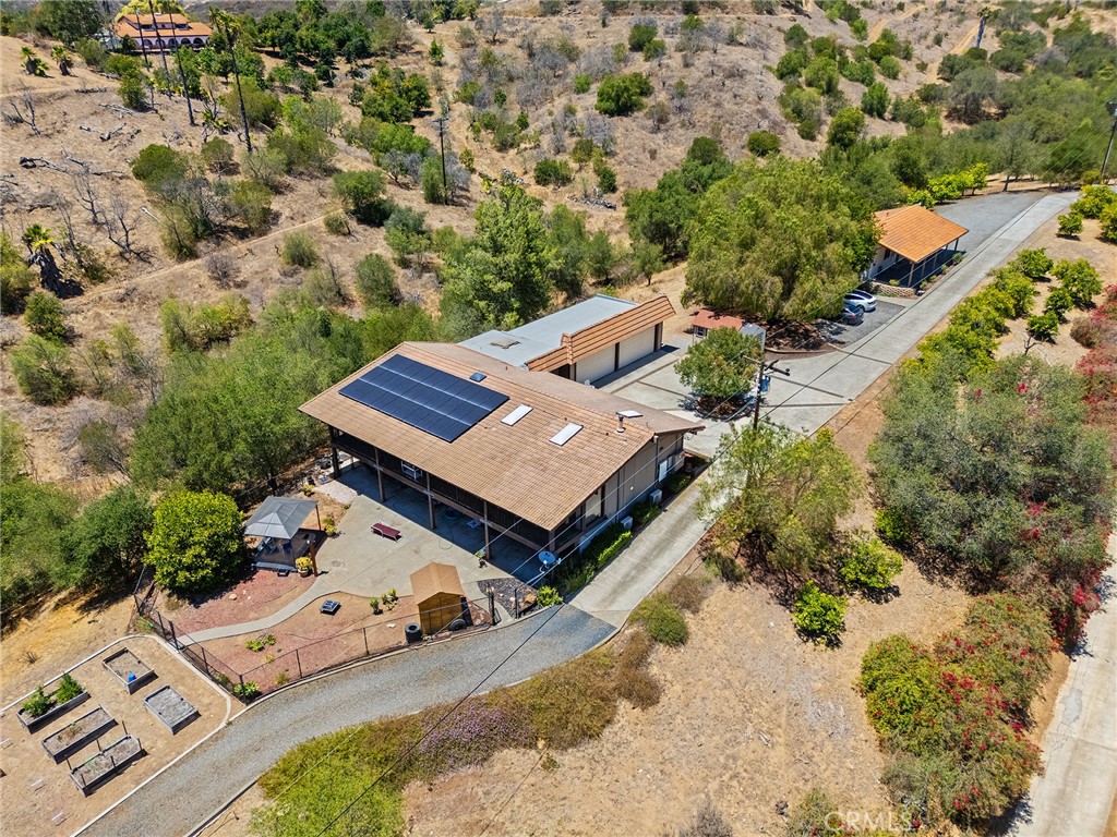 https://media.crmls.org/medias/72daf9ca-ce78-45a3-b600-401d274611d3.jpg?preset=X-Large