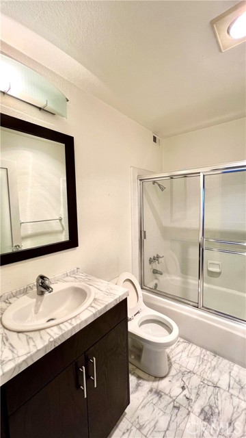 Detail Gallery Image 10 of 14 For 10535 Ashton, Los Angeles,  CA 90024 - 2 Beds | 3 Baths