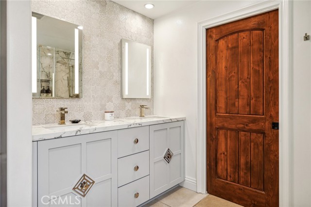 1619 Artesia Boulevard, Manhattan Beach, California 90266, 3 Bedrooms Bedrooms, ,2 BathroomsBathrooms,Residential,Sold,Artesia,SB24123210