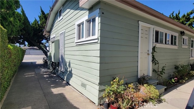2415 E 7th Street, Long Beach CA: https://media.crmls.org/medias/72e03fe1-dec6-48b4-ba23-1fe0e8702e8c.jpg