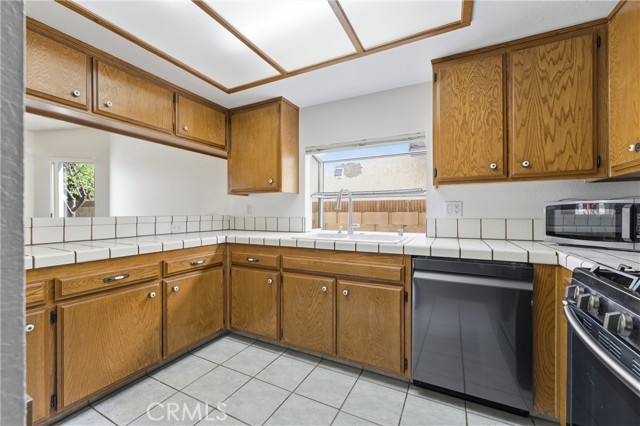 Detail Gallery Image 12 of 26 For 3329 W Avenue J3, Lancaster,  CA 93536 - 4 Beds | 2 Baths