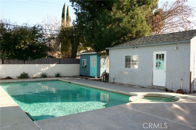 Detail Gallery Image 7 of 24 For 5056 Newcastle Ave, Encino,  CA 91316 - 3 Beds | 2 Baths