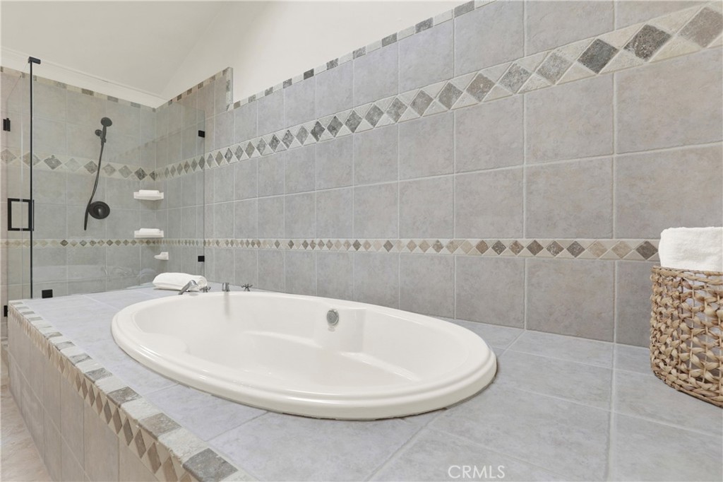https://media.crmls.org/medias/72e2b1d4-aa02-4294-967a-6cb49fbeeb05.jpg?preset=X-Large