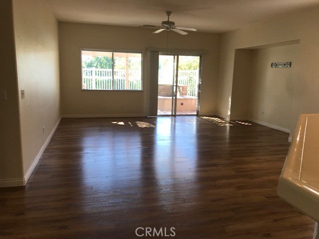 43065 Avola Court, Temecula CA: https://media.crmls.org/medias/72e312bb-f30f-44c2-97db-e6d043d1bd2b.jpg