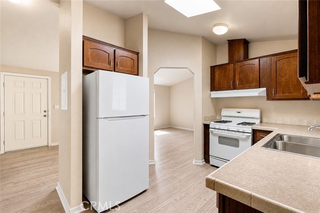 4201 Topanga Canyon Boulevard, 21 photo 7