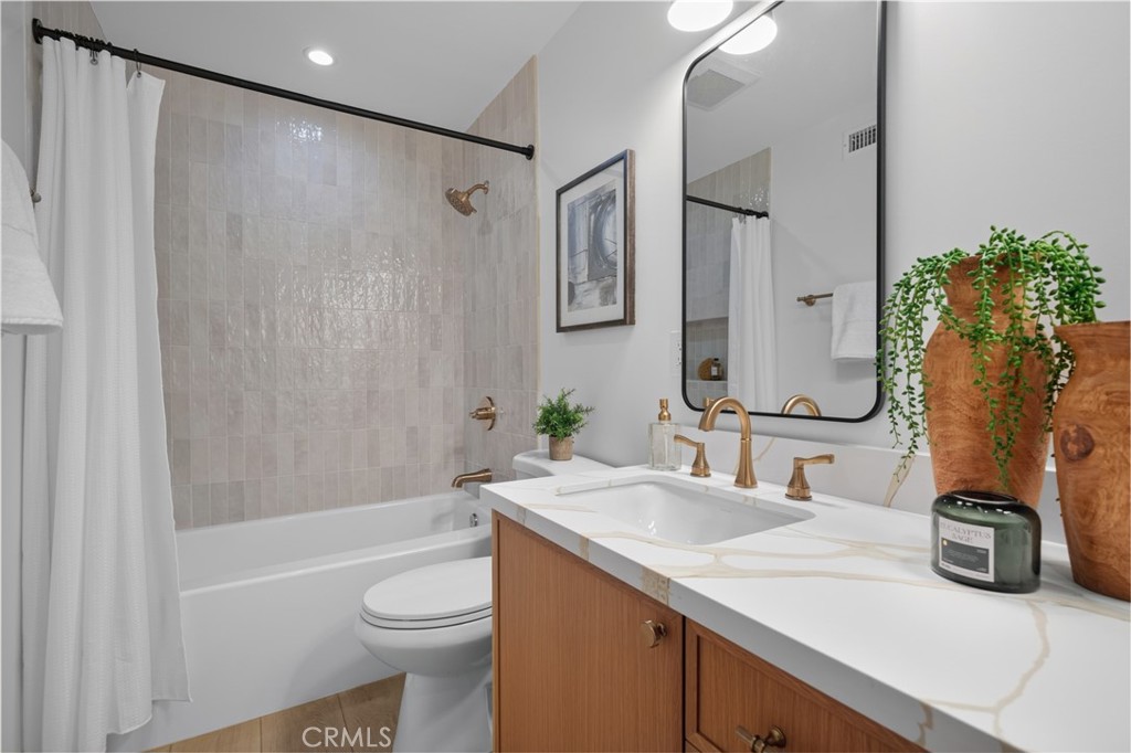 https://media.crmls.org/medias/72e3451c-32b3-49a0-902d-08f82bbfb89d.jpg?preset=X-Large