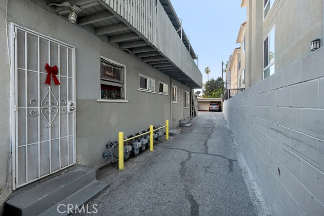 Detail Gallery Image 6 of 28 For 14622 Sylvan, Van Nuys,  CA 91411 - – Beds | – Baths