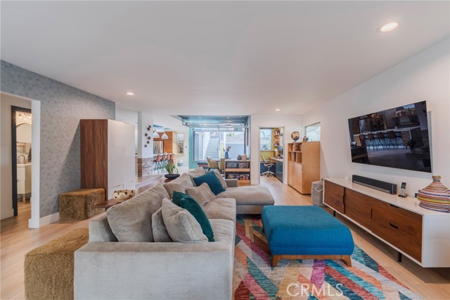 Detail Gallery Image 5 of 49 For 358 Santa Ana, Long Beach,  CA 90803 - 3 Beds | 3 Baths