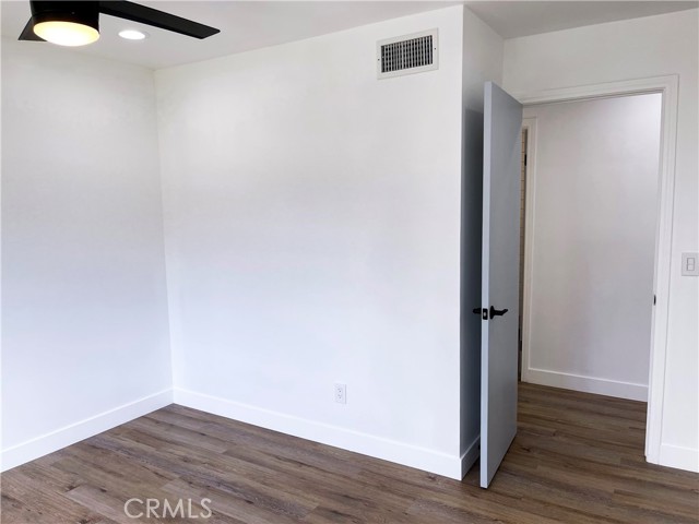 6221 Glide Avenue, Woodland Hills CA: https://media.crmls.org/medias/72e612e1-0084-4002-aed4-a8a14a661fd7.jpg