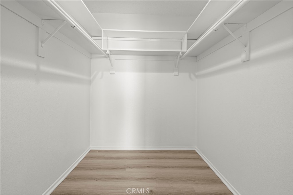 https://media.crmls.org/medias/72e6c884-94f3-444b-ab64-ae8f5d823521.jpg?preset=X-Large