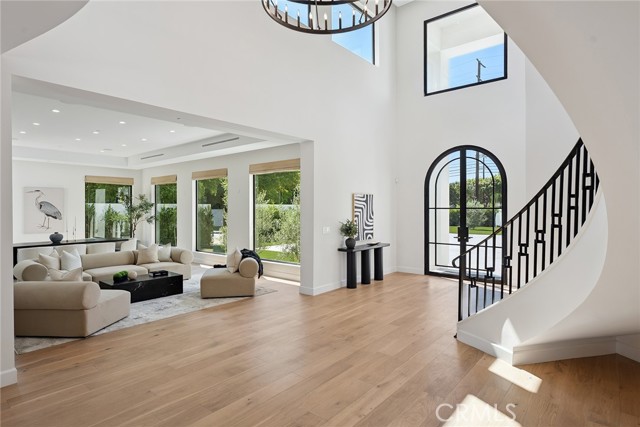 Detail Gallery Image 5 of 74 For 13807 Magnolia Bld, Sherman Oaks,  CA 91423 - 5 Beds | 4/1 Baths
