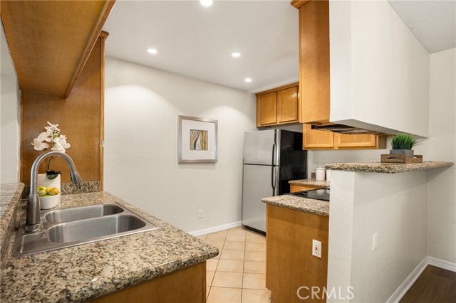 Detail Gallery Image 19 of 38 For 1345 Cabrillo Park Dr #L06,  Santa Ana,  CA 92701 - 2 Beds | 2 Baths