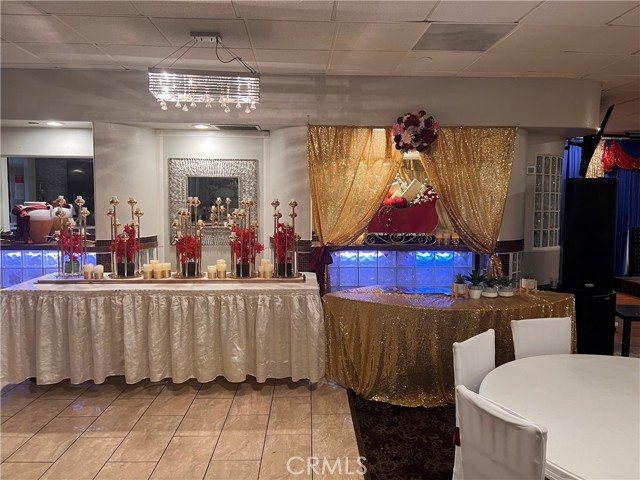 965 W Foothill Boulevard, Upland CA: https://media.crmls.org/medias/72e800d5-36d1-4969-9026-52fb6581e138.jpg