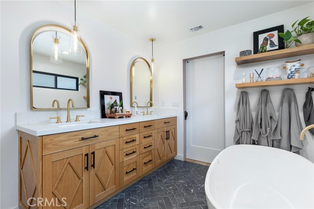 Detail Gallery Image 26 of 59 For 1707 10th St, Manhattan Beach,  CA 90266 - 4 Beds | 2/2 Baths