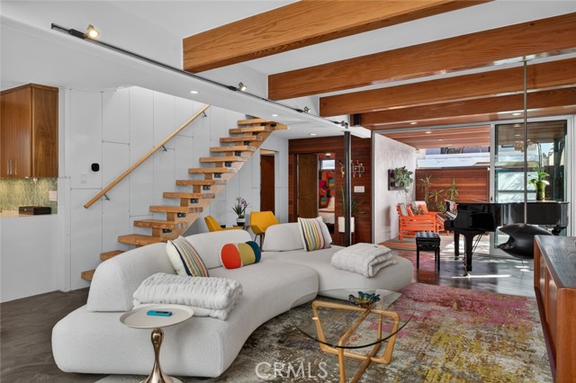 Detail Gallery Image 11 of 62 For 219 Colton, Newport Beach,  CA 92663 - 4 Beds | 3 Baths