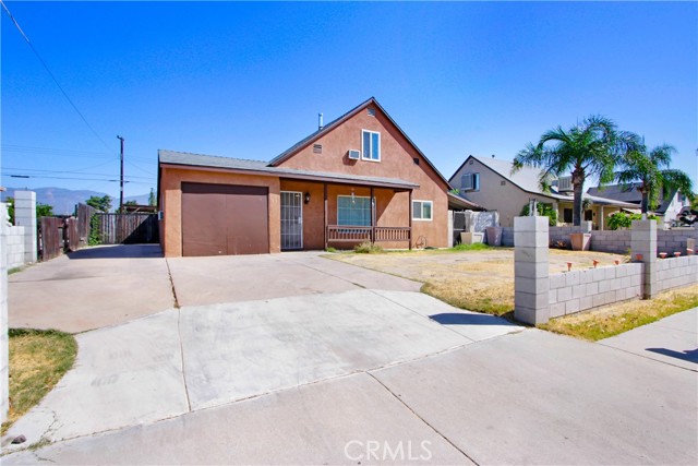 Detail Gallery Image 1 of 25 For 1762 Mallory St, San Bernardino,  CA 92407 - 4 Beds | 1/1 Baths