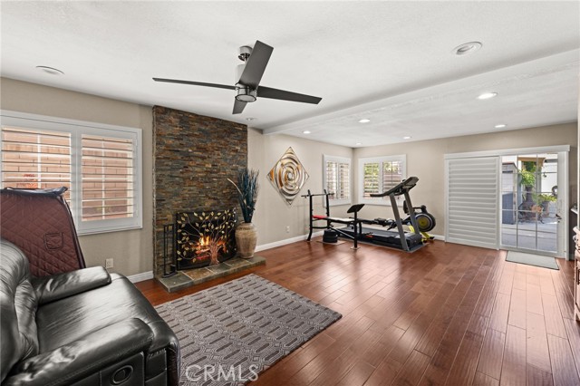 40 Country Wood Drive, Phillips Ranch CA: https://media.crmls.org/medias/72e90dc0-cfa0-4d4f-ab50-324f4eec7c5e.jpg