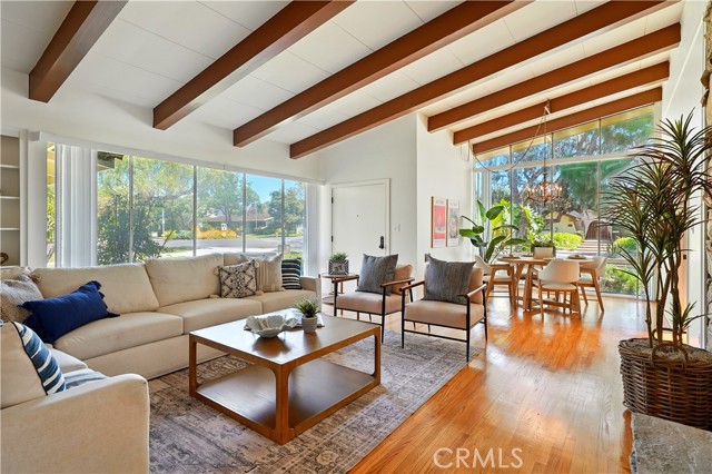 Detail Gallery Image 4 of 31 For 1075 Bryant Rd, Long Beach,  CA 90815 - 3 Beds | 3 Baths