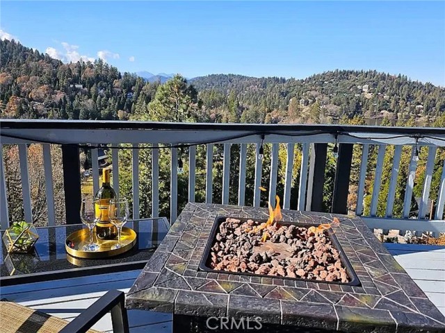 Detail Gallery Image 1 of 39 For 805 Berne Dr, Crestline,  CA 92325 - 3 Beds | 3 Baths