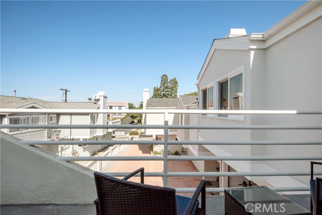 1136 11th Street, Manhattan Beach, California 90266, 4 Bedrooms Bedrooms, ,1 BathroomBathrooms,Residential,Sold,11th,SB22219590