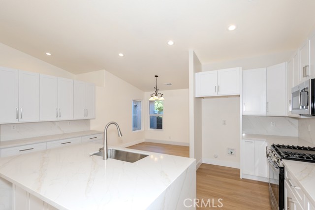 MLS #OC25164195 image #9