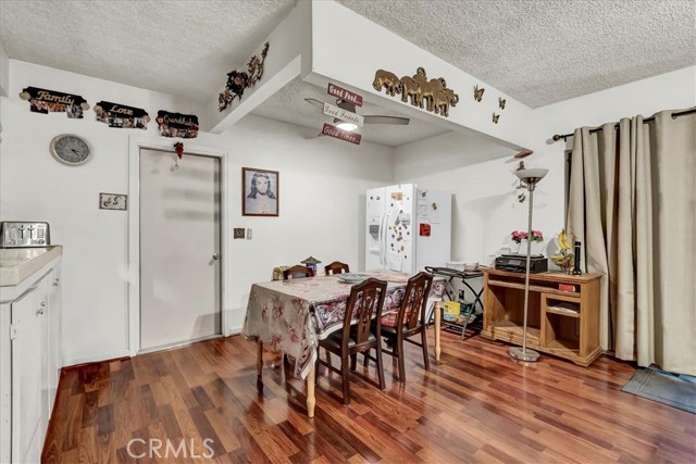 355 Kenwood Drive, Lemoore CA: https://media.crmls.org/medias/72ecd324-3662-4357-849e-20005e1971bb.jpg