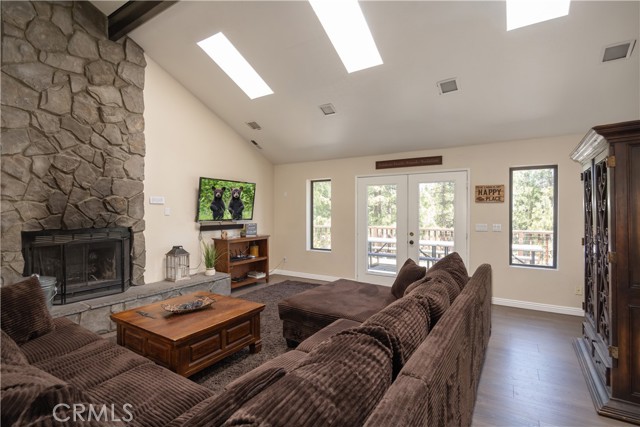 Detail Gallery Image 8 of 45 For 42592 Donez Way, Big Bear Lake,  CA 92315 - 9 Beds | 5/1 Baths
