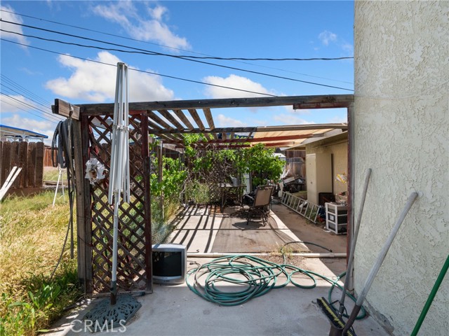 Detail Gallery Image 8 of 11 For 25536 Tamarisk St, Barstow,  CA 92311 - 3 Beds | 2/1 Baths