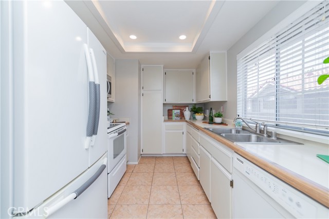 Detail Gallery Image 8 of 19 For 59 via Honrado, Rancho Santa Margarita,  CA 92688 - 2 Beds | 2 Baths