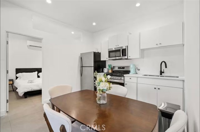 Detail Gallery Image 8 of 15 For 181212 1/2 Navy #1/2,  Santa Monica,  CA 90405 - 2 Beds | 1 Baths