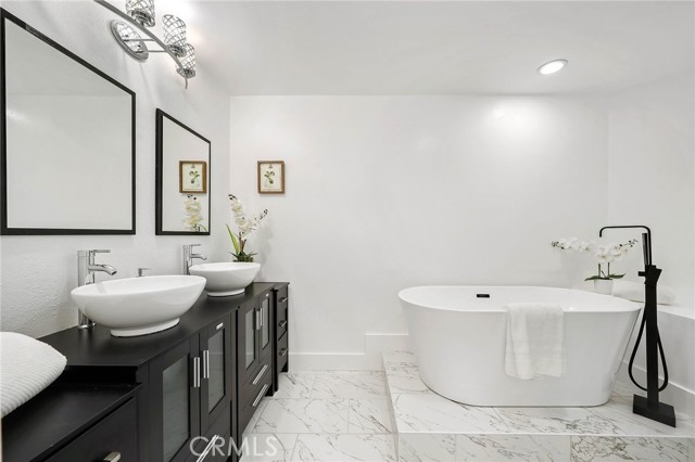 Detail Gallery Image 13 of 17 For 12000 Goshen Ave #106,  Los Angeles,  CA 90049 - 4 Beds | 3/1 Baths