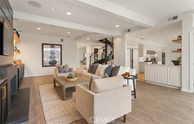 16201 Santa Barbara Lane, Huntington Beach CA: https://media.crmls.org/medias/72efd76f-2bff-46f1-9deb-a3ab62f32e22.jpg