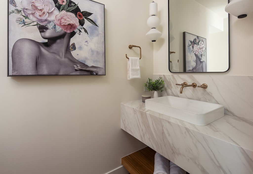 Detail Gallery Image 7 of 24 For 318 1/2 Iris Ave, Corona Del Mar,  CA 92625 - 2 Beds | 2/1 Baths