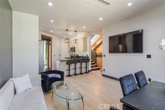 Detail Gallery Image 6 of 37 For 8252 Morse Ave, North Hollywood,  CA 91605 - 3 Beds | 3 Baths