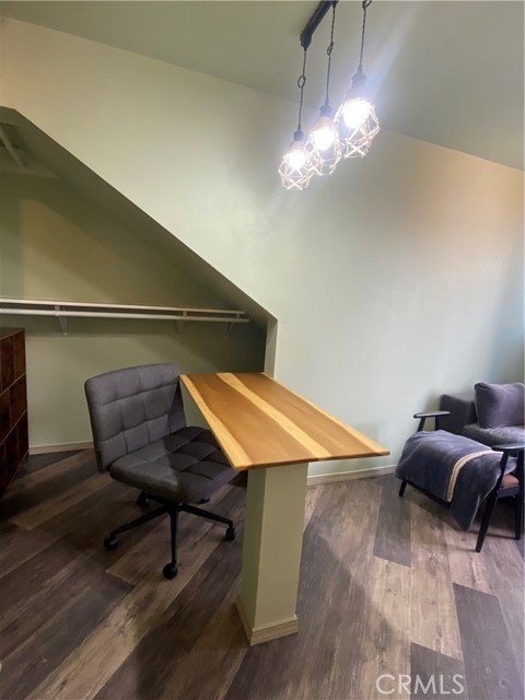 Detail Gallery Image 3 of 33 For 631 Benson Way #B,  Thousand Oaks,  CA 91360 - 1 Beds | 1/1 Baths