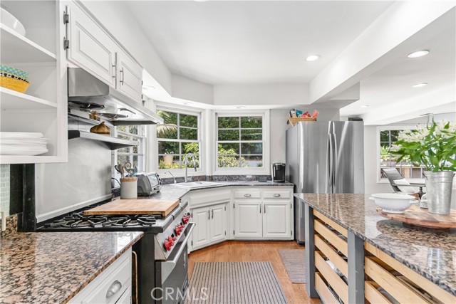 1733 Bayou Way, Seal Beach CA: https://media.crmls.org/medias/72f1ace2-fca5-4914-b94f-0eea69ff28a4.jpg