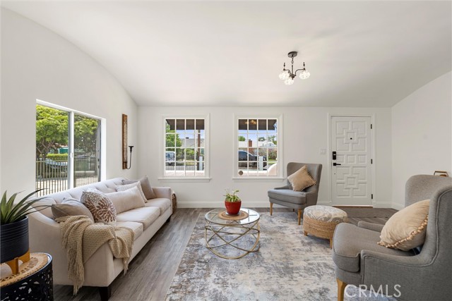 6616 Vesper Avenue, Van Nuys CA: https://media.crmls.org/medias/72f1de12-d892-48dd-b1d8-f23667f85067.jpg