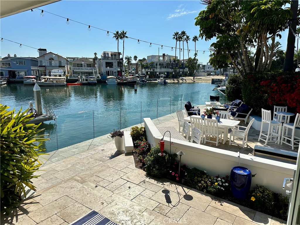 https://media.crmls.org/medias/72f26496-8276-42dc-8712-a2d4c8043518.jpg?preset=X-Large