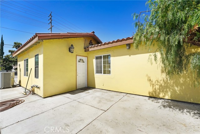 20751 Parthenia Street, Winnetka CA: https://media.crmls.org/medias/72f29bd6-f0a2-4c7b-b7db-2ad9e0239759.jpg