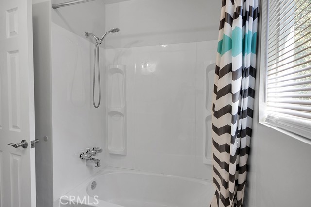 Detail Gallery Image 14 of 36 For 350 S Oildale Dr, Bakersfield,  CA 93308 - 2 Beds | 1 Baths