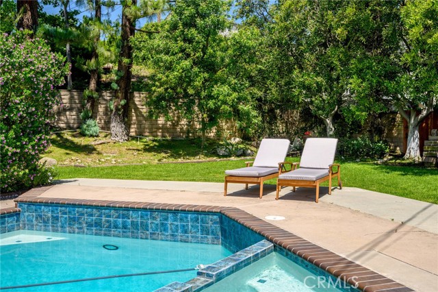 2305 Henrietta Avenue, La Crescenta CA: https://media.crmls.org/medias/72f2f643-d027-4513-9791-d0557c06c7f1.jpg