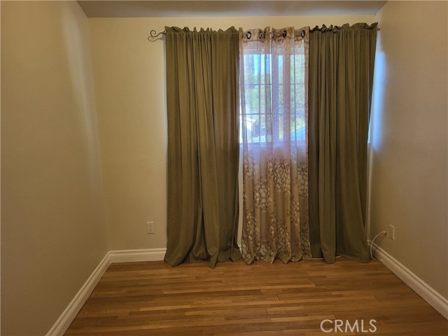 Detail Gallery Image 13 of 22 For 5700 Kelvin, Woodland Hills,  CA 91367 - 3 Beds | 3 Baths