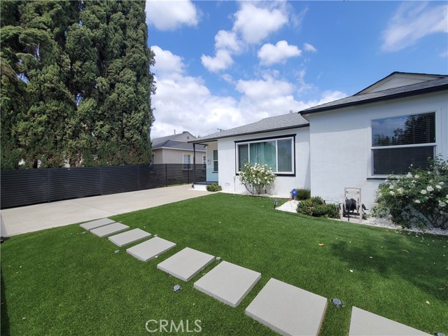 17557 Lemay Place, Lake Balboa CA: https://media.crmls.org/medias/72f483fc-7b56-45aa-8561-50d228fcf10f.jpg