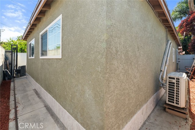 1876 Oregon Avenue, Long Beach CA: https://media.crmls.org/medias/72f490b2-0e8a-43b1-96a4-723c7b39d33c.jpg