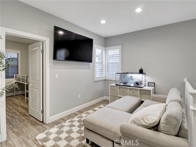 Detail Gallery Image 8 of 47 For 6313 Rancho Parada Rd, Paramount,  CA 90723 - 3 Beds | 2/1 Baths