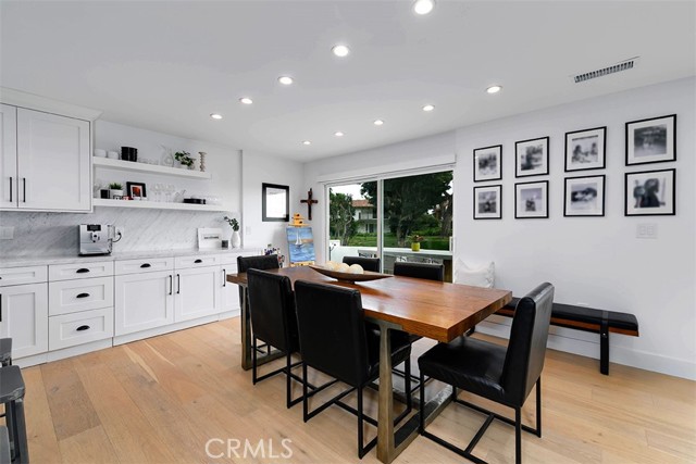 2111 Vista Entrada, Newport Beach CA: https://media.crmls.org/medias/72f545be-209a-4591-b8af-e9340bb9fa82.jpg