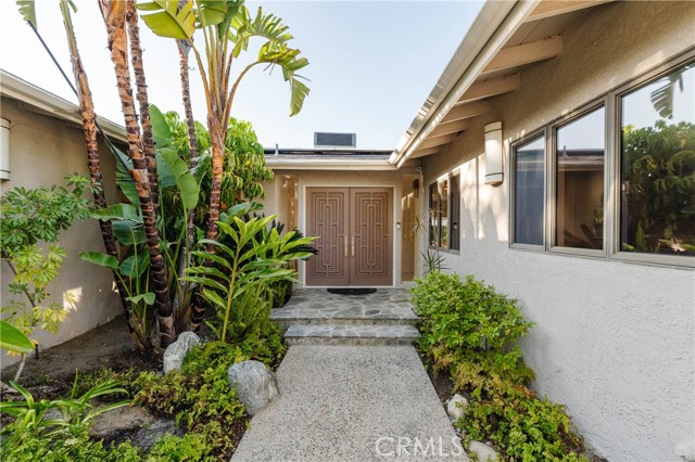 4935 Calvin Avenue, Tarzana CA: https://media.crmls.org/medias/72f68f73-f339-4e88-b188-7f9fa434553b.jpg