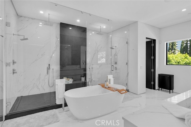 Detail Gallery Image 32 of 59 For 15231 Greenleaf St, Sherman Oaks,  CA 91403 - 6 Beds | 7/1 Baths