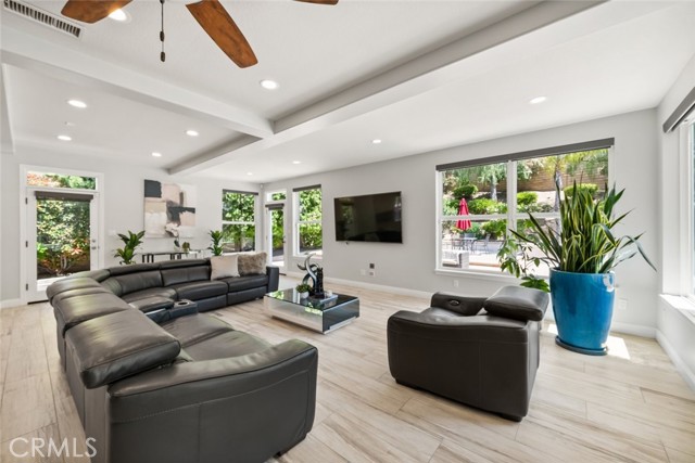 Detail Gallery Image 9 of 27 For 18501 Calle Vista Cir, Porter Ranch,  CA 91326 - 4 Beds | 4 Baths